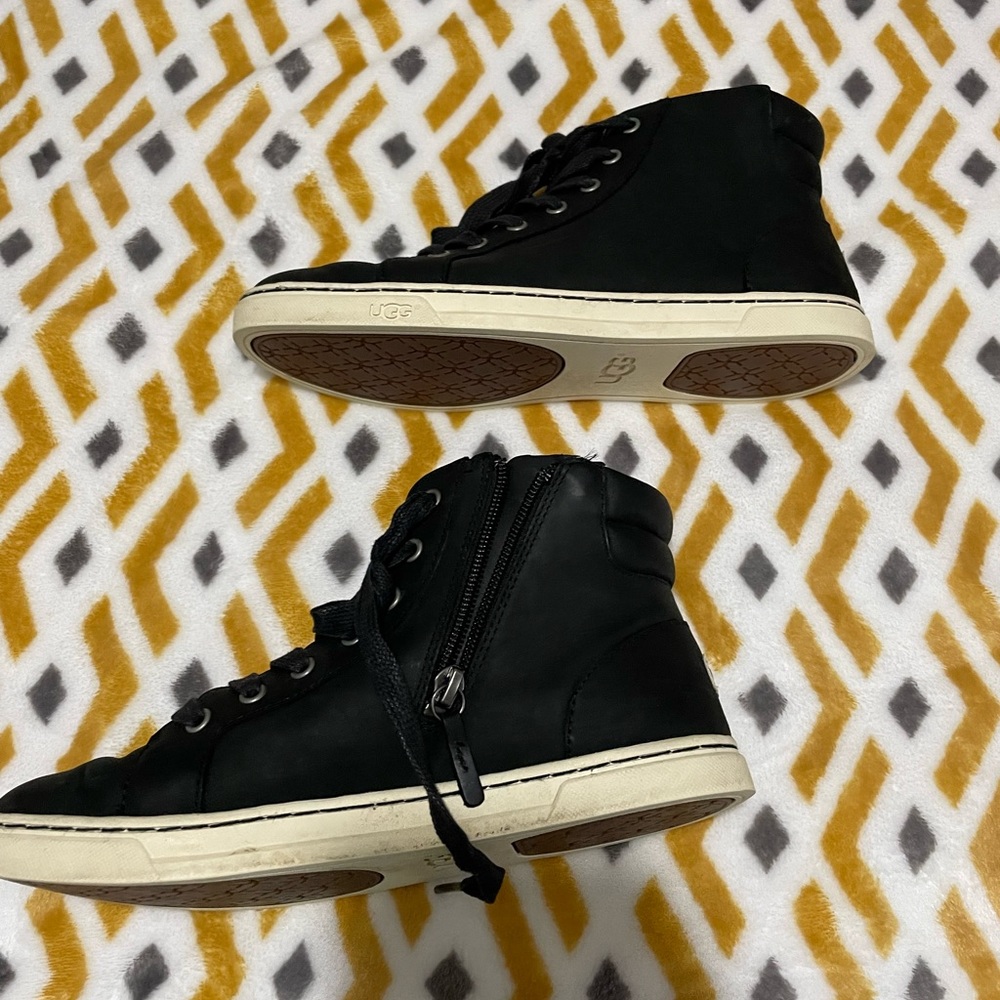 Ugg ladies shoes